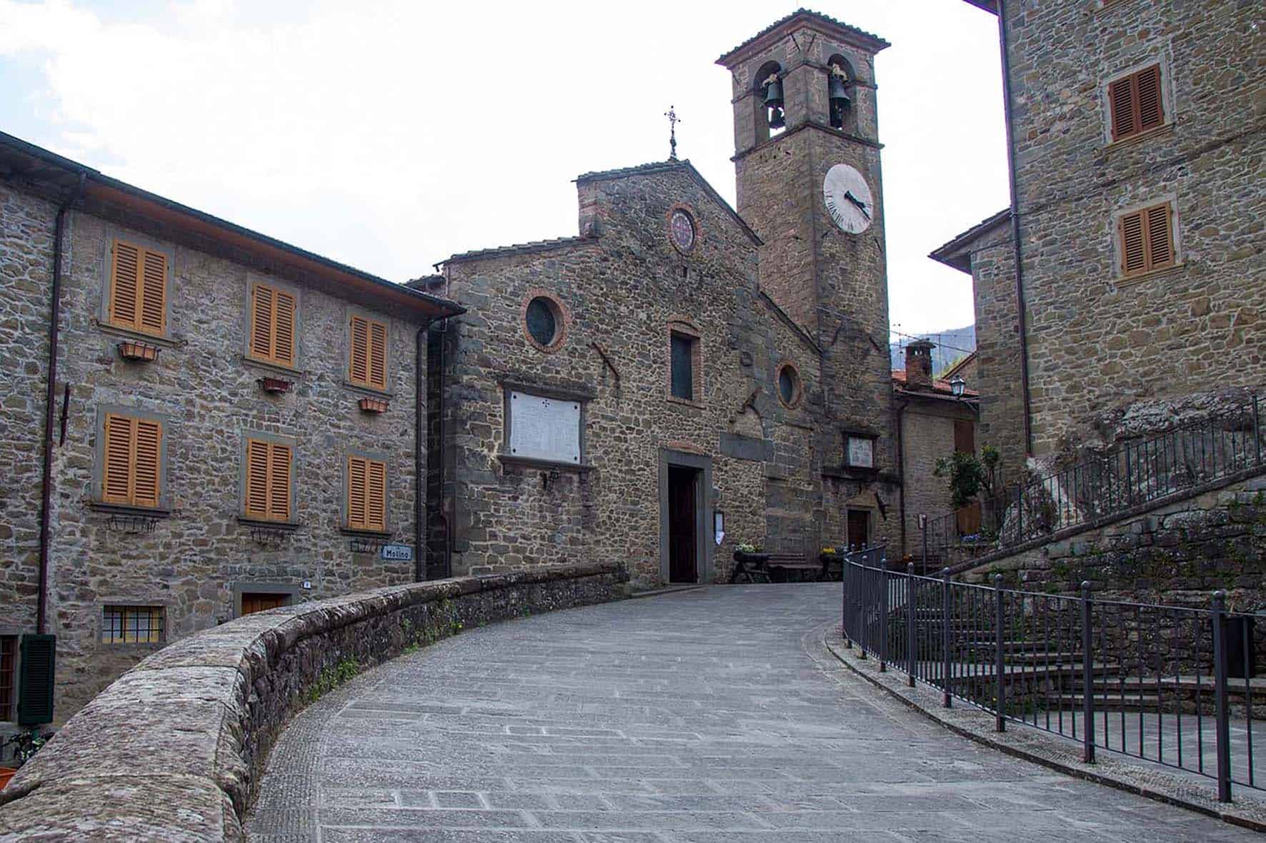 Chiusi-della-Verna-e-Ortignano-Raggiolo-Borgo-di-Raggiolo-1.jpg