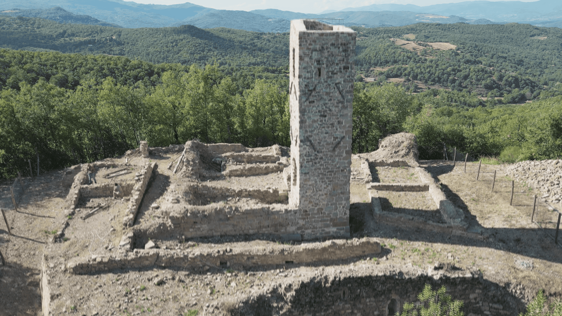 Capolona-lavori-di-consolidamento-delle-mura-delle-Torri-di-Belfiore.png